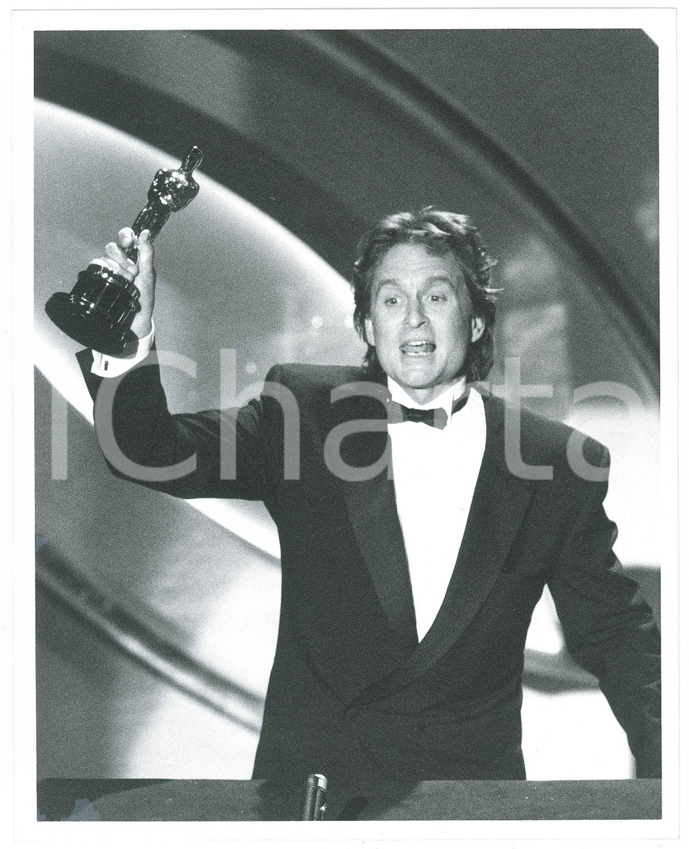 Fotografia d epoca originale 1988 60Â° ACADEMY AWARDS Michael DOUGLAS con il premio Oscar  Foto 20x25 cm 1