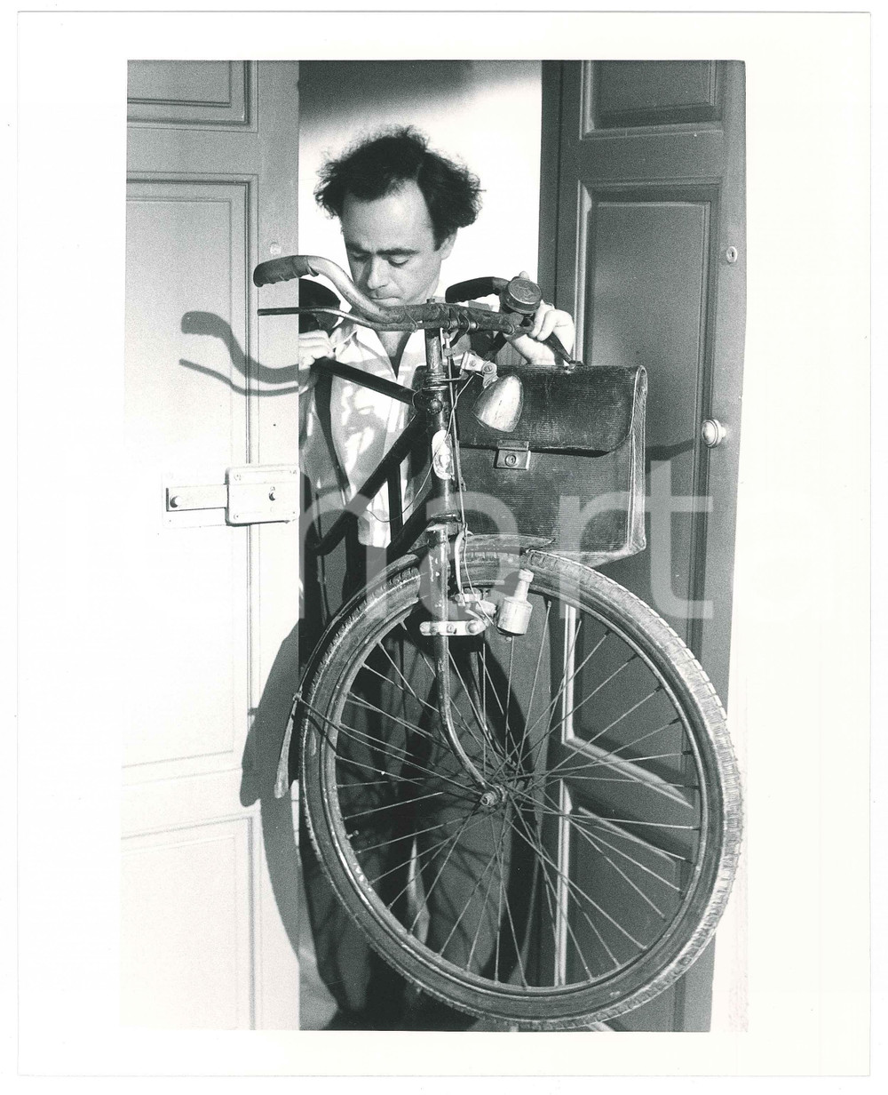 Fotografia d epoca originale 1988 CINEMA Ladri di saponette Maurizio NICHETTI Ritratto con bicicletta 4 1