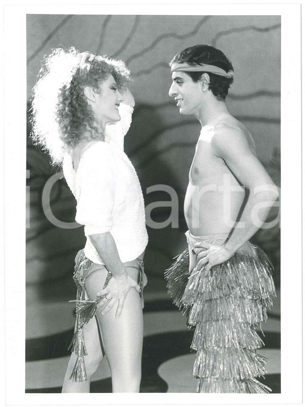 Fotografia d epoca originale 1984 TE LO DO IO IL BRASILE Claudia DAVI Claudio FERRARO Foto  18x24 cm 1