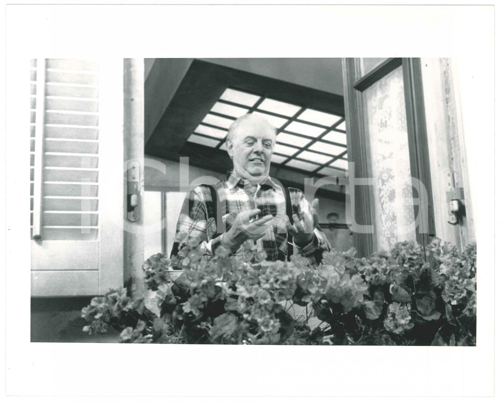 Fotografia d epoca originale 1988 RAI 3 TRASMISSIONE FORZATA Dario FO al balcone  Foto 25x20 cm 1