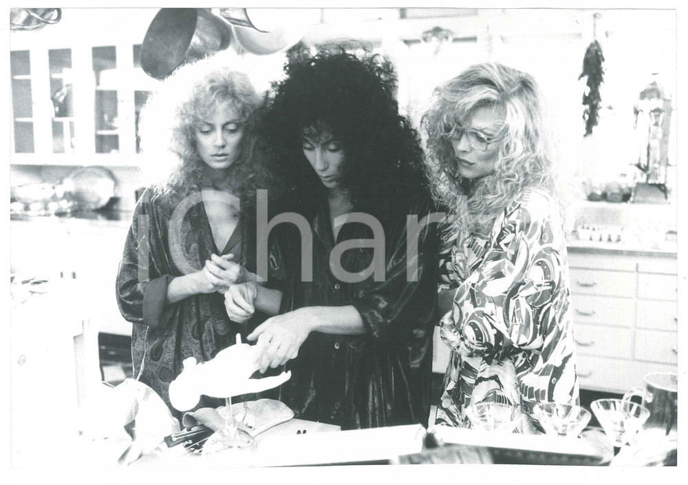 Materiale cinematografico d’epoca 1987 CINEMA The Witches of Eastwick CHER Susan SARANDON Michelle PFEIFFER Photo 1