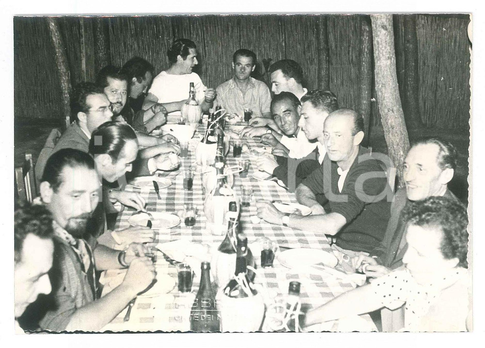 Fotografia d epoca originale 1960 ca FORTE DEI MARMI Raffaele DE GRADA Virgilio GUIDI Pranzo 2 Foto 1