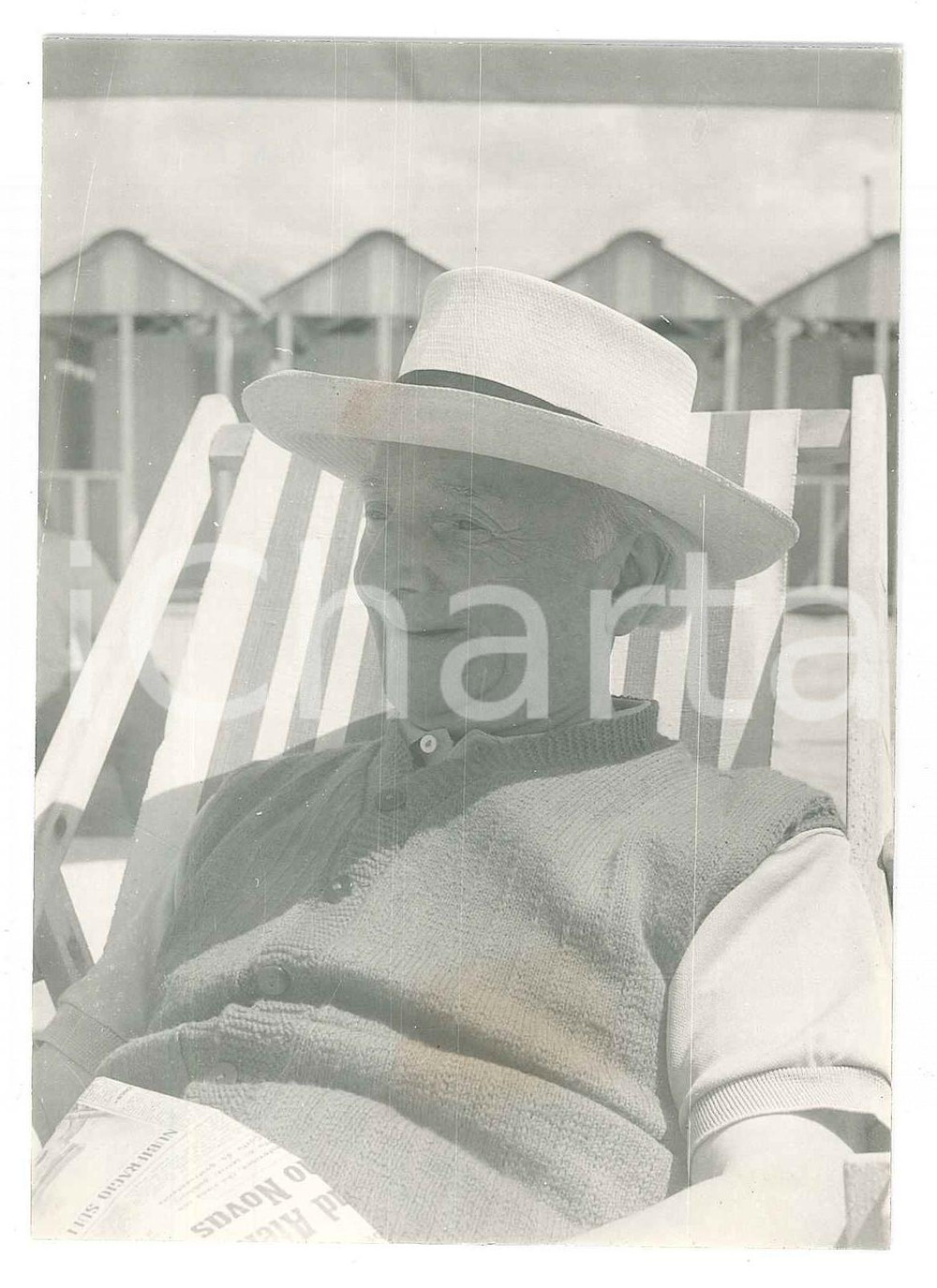 Fotografia d epoca originale 1970 ca s. l. Pittore Innocenzo SALVINI al mare   Foto 9x13 cm 1