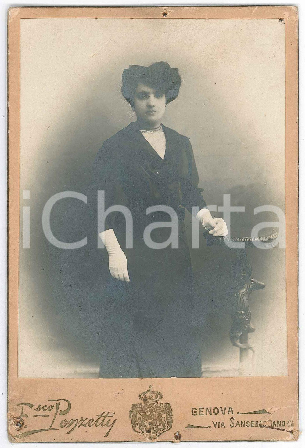 Fotografia d epoca originale 1911 GENOVA Ritratto di donna con i guanti bianchi  Foto PONZETTI 11x16 cm 1