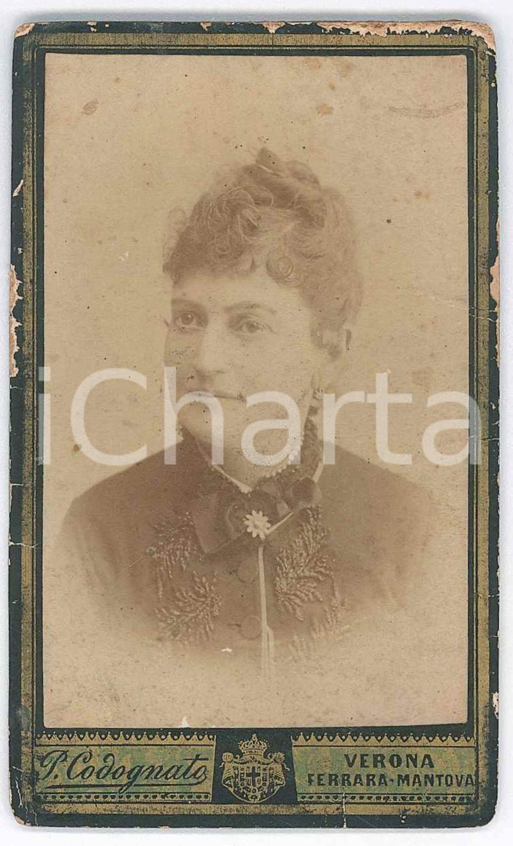 Fotografia d epoca originale 1880 ca VERONA Donna in abito ricamato  Ritratto  Foto Pietro CODOGNATO CDV 1