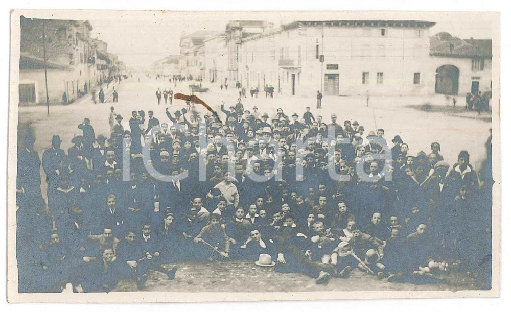 Fotografia d epoca originale 1921 VILLAFRANCA DI VERONA Gita scolastica  Ritratto di gruppo Foto 11x6 cm 1