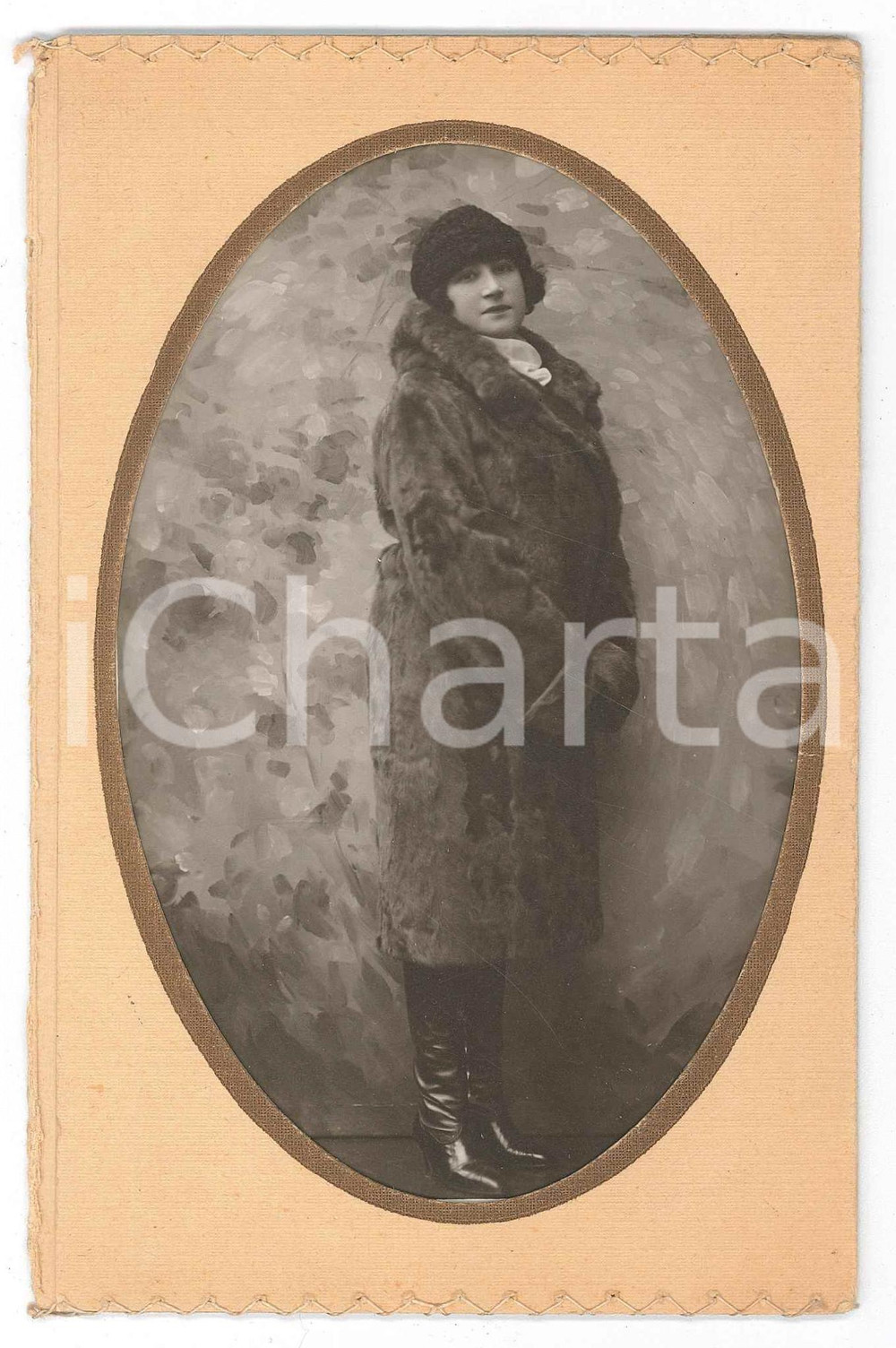 Fotografia d epoca originale 1930 ca MILANO Ritratto di donna in pelliccia  Foto A. BADODI 11x17 cm 1