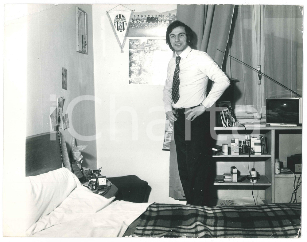 Materiale cinematografico d’epoca 1971 CALCIO  JUVENTUS Gianluigi SAVOLDI nella propria casa 4 Foto 30x24 cm 1