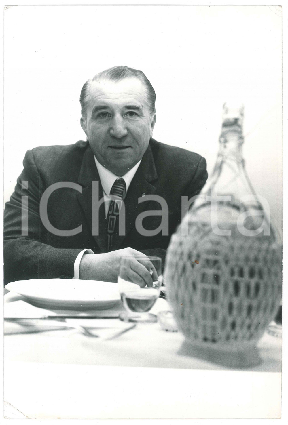 Fotografia d epoca originale 1971 TORINO JUVENTUS Il nuovo allenatore Cestmir VYCPALEK a tavola  Foto 20x30 1