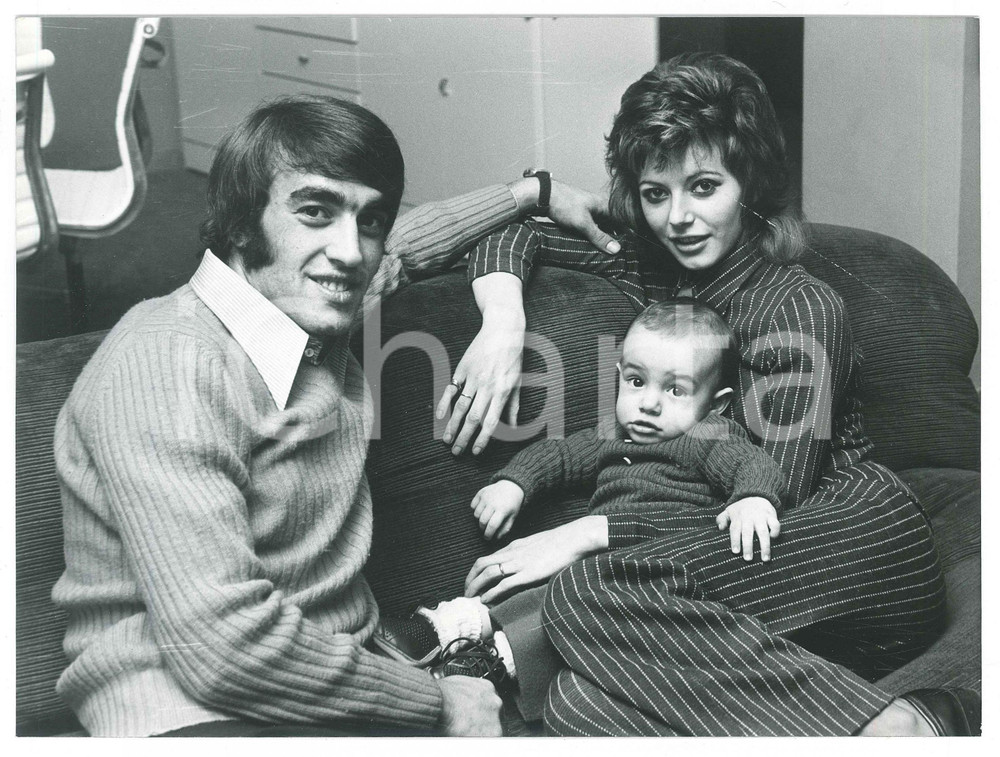 Fotografia d epoca originale 1970 ca COSTUME ITALIA Pietro ANASTASI con moglie e figlio 1 Foto 24x18 1