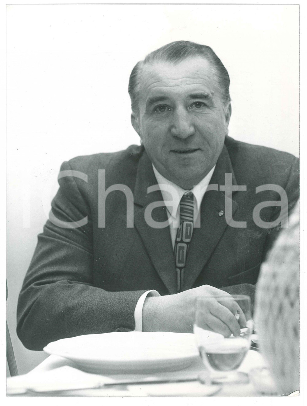Fotografia d epoca originale 1971 TORINO JUVENTUS Il nuovo allenatore Cestmir VYCPALEK a tavola  Foto 18x24 1