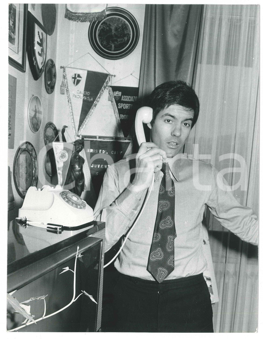 Fotografia d epoca originale 1971 CALCIO JUVENTUS Sandro SALVADORE in casa al telefono 1 Foto 18x24 cm 1