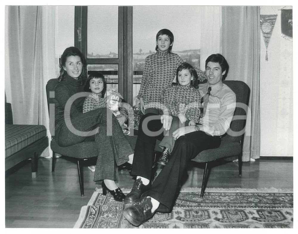 Fotografia d epoca originale 1971 CALCIO JUVENTUS Sandro SALVADORE in casa con la famiglia 6 Foto 20x30 cm 1