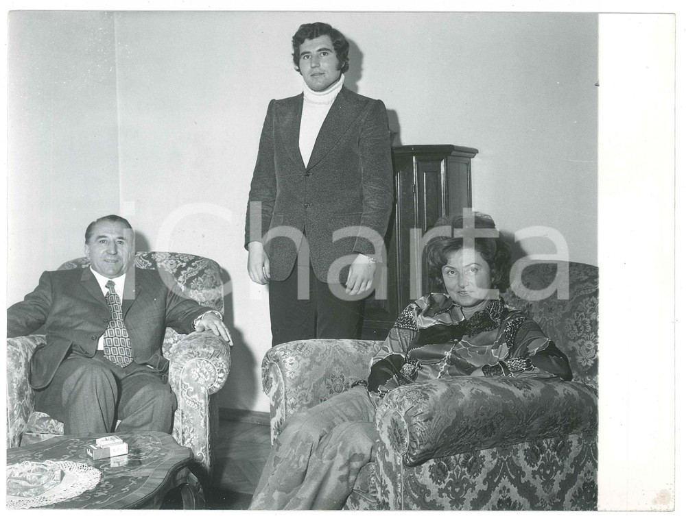 Fotografia d epoca originale 1971 TORINO JUVENTUS Allenatore Cestmir VYCPALEK con famiglia  Foto 24x18 1