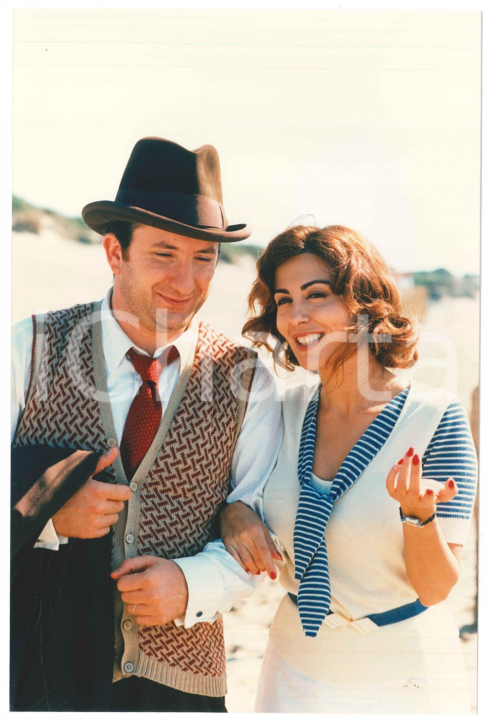 Materiale cinematografico d’epoca 1998 CINEMA  TU RIDI Antonio ALBANESE Sabrina FERILLI  Foto 17x26 cm 1