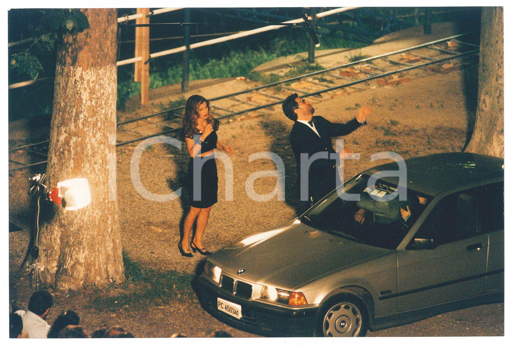Materiale cinematografico d’epoca 1994 BELLE AL BAR Alessandro BENVENUTI Eva ROBIN S con BMW  Foto 30x20 cm 3 1