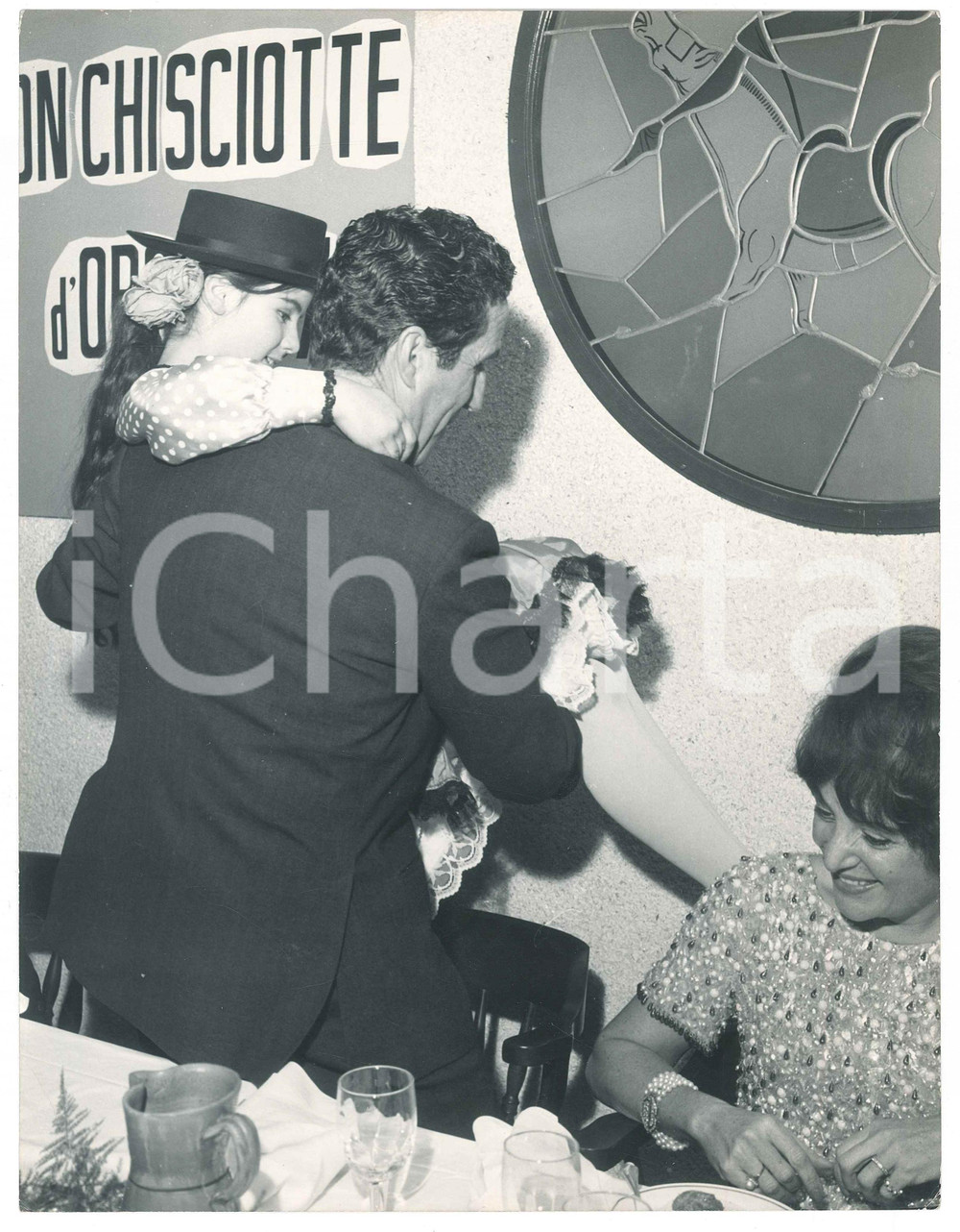 1967 Premio "Don Chisciotte d'Oro" Helenio HERRERA con la piccola Rozo - Foto