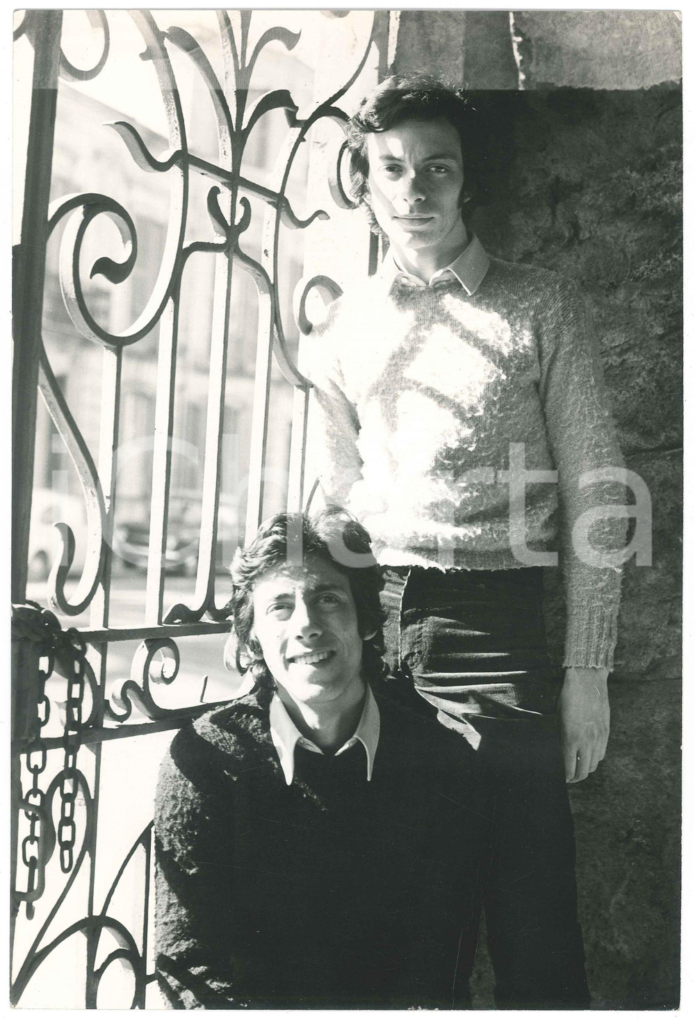 Fotografia d epoca originale 1970 ca COSTUME ITALIA  MAURIZIO & FABRIZIO Duo musicale  Foto 20x30 cm 1