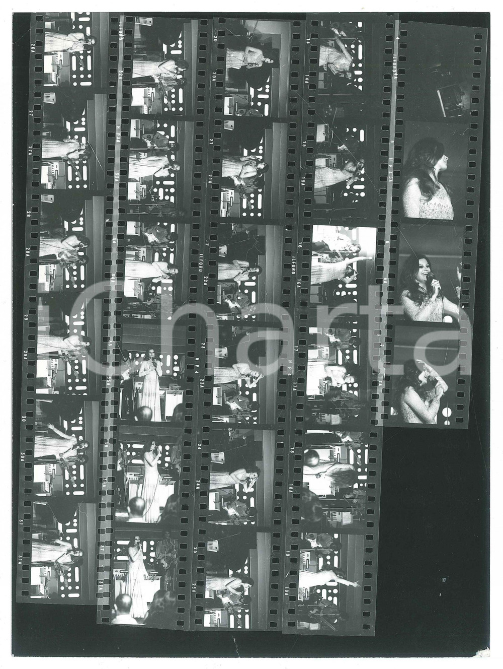 Fotografia d epoca originale 1970 ca COSTUME ITALIA Cantante MILVA in concerto  Foto 27 provini 1