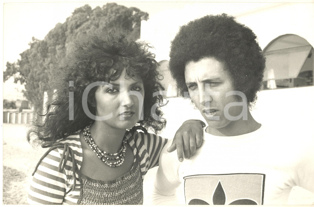 Fotografia d epoca originale 1970 ca COSTUME ITALIA Marcella e Gianni BELLA  Ritratto Foto 30x20 cm 1