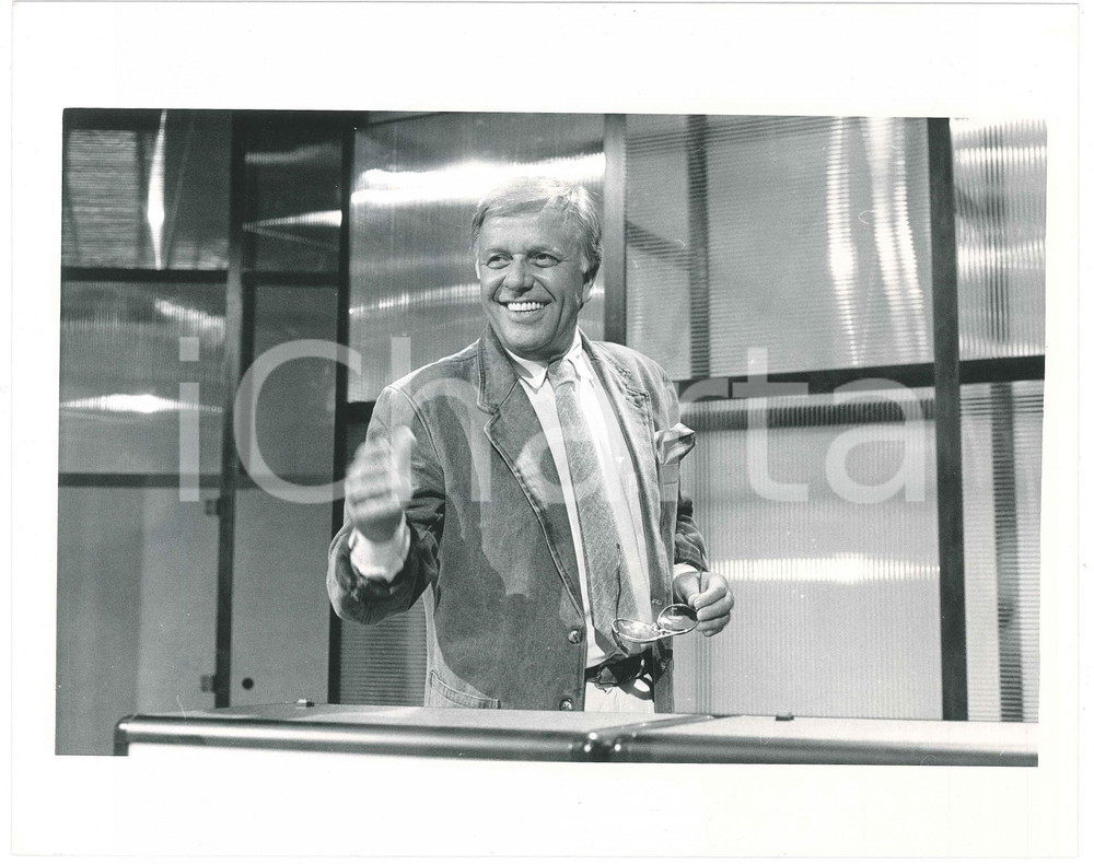 Fotografia d epoca originale 1987  RAI DUE Mezzogiorno é... Conduttore Gianfranco FUNARI Foto 25x20 3 1