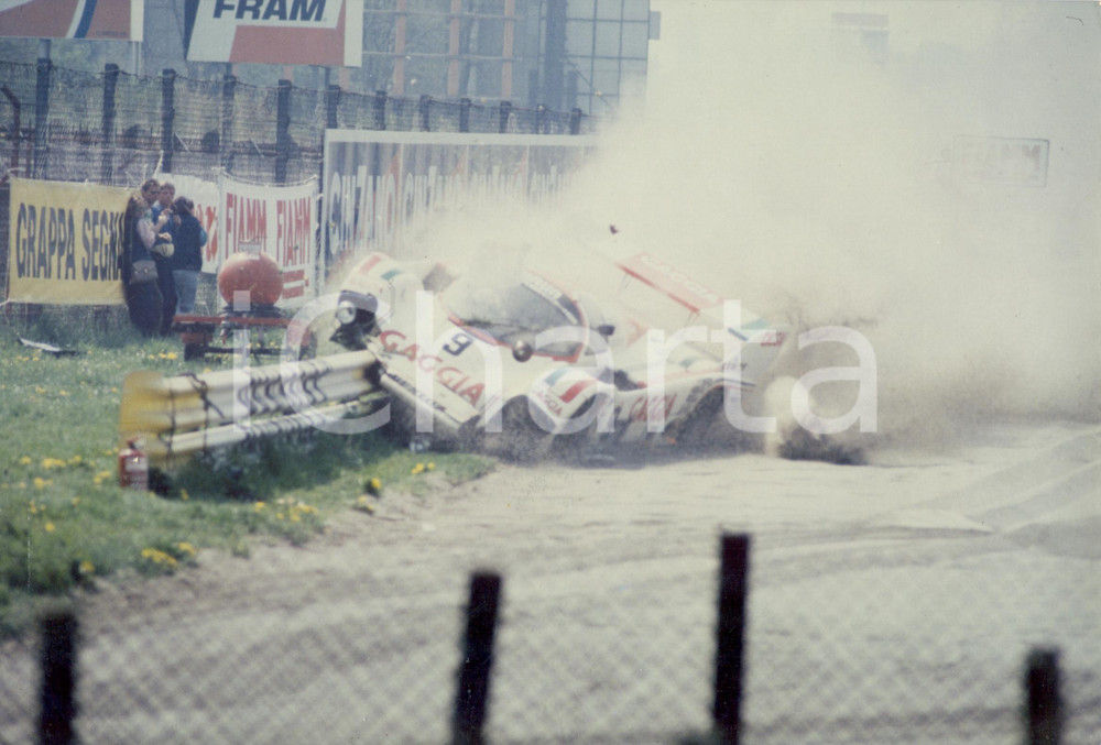 Fotografia d epoca originale 1984 AUTODROMO DI MONZA Incidente di Oscar LARRAURI con Porsche 956 Foto 1