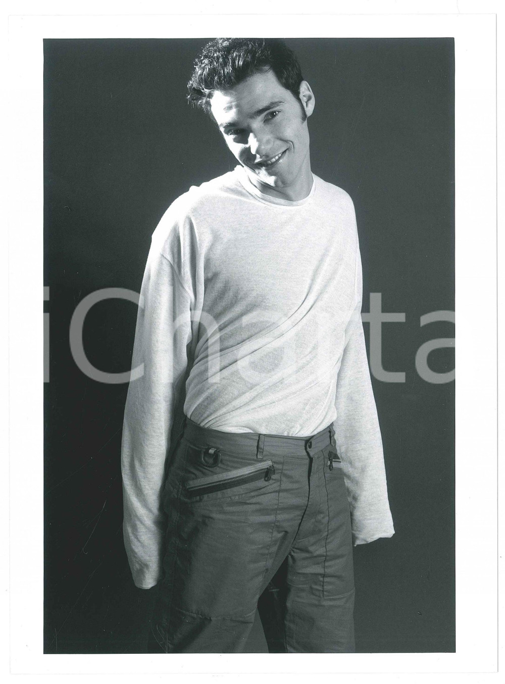 Fotografia d epoca originale 1995 ca COSTUME ITALIA Andrea PEZZI conduttore  Ritratto  Foto 18x24 cm 13 1