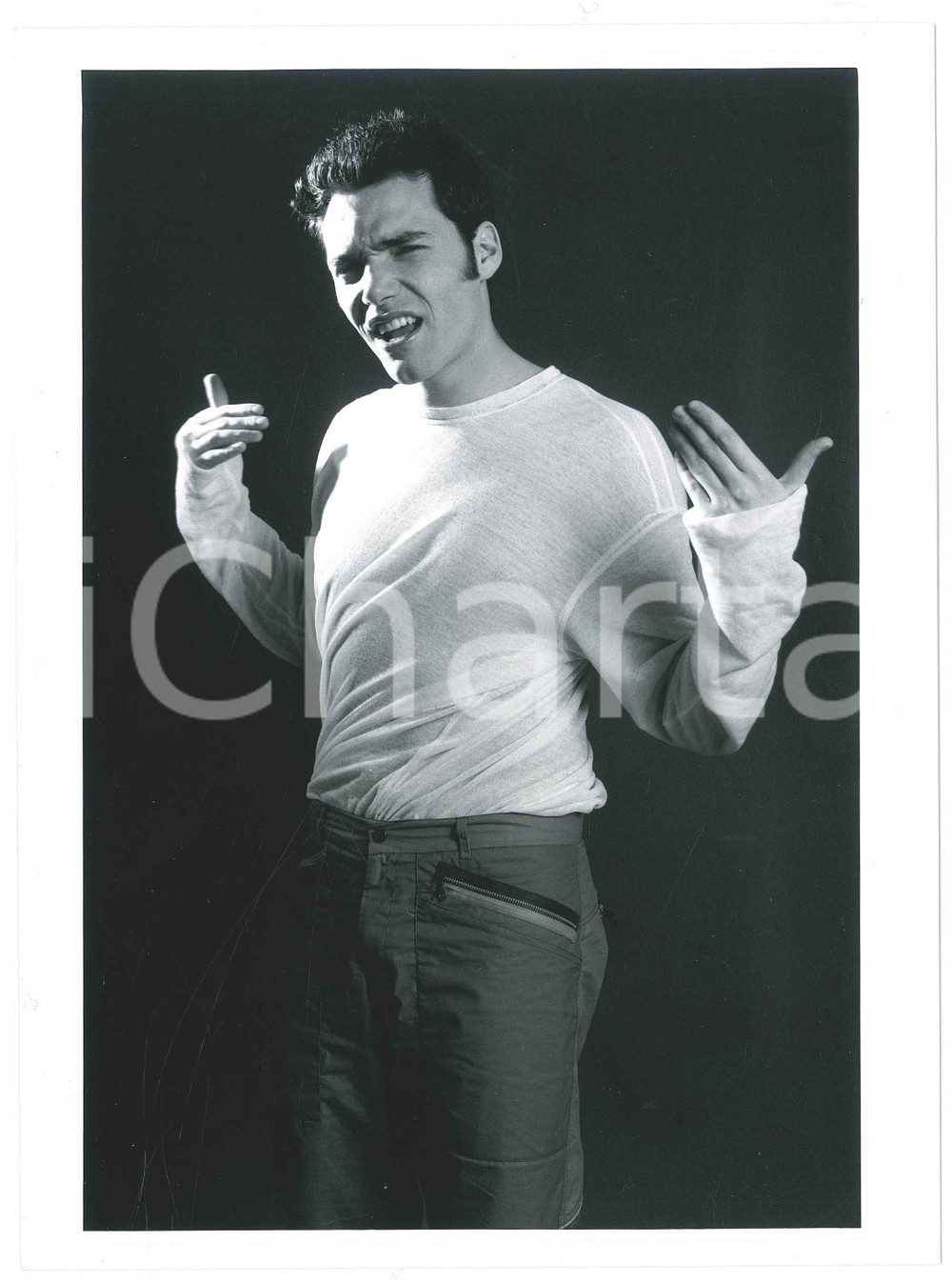 Fotografia d epoca originale 1995 ca COSTUME ITALIA Andrea PEZZI conduttore  Ritratto  Foto 18x24 cm 14 1