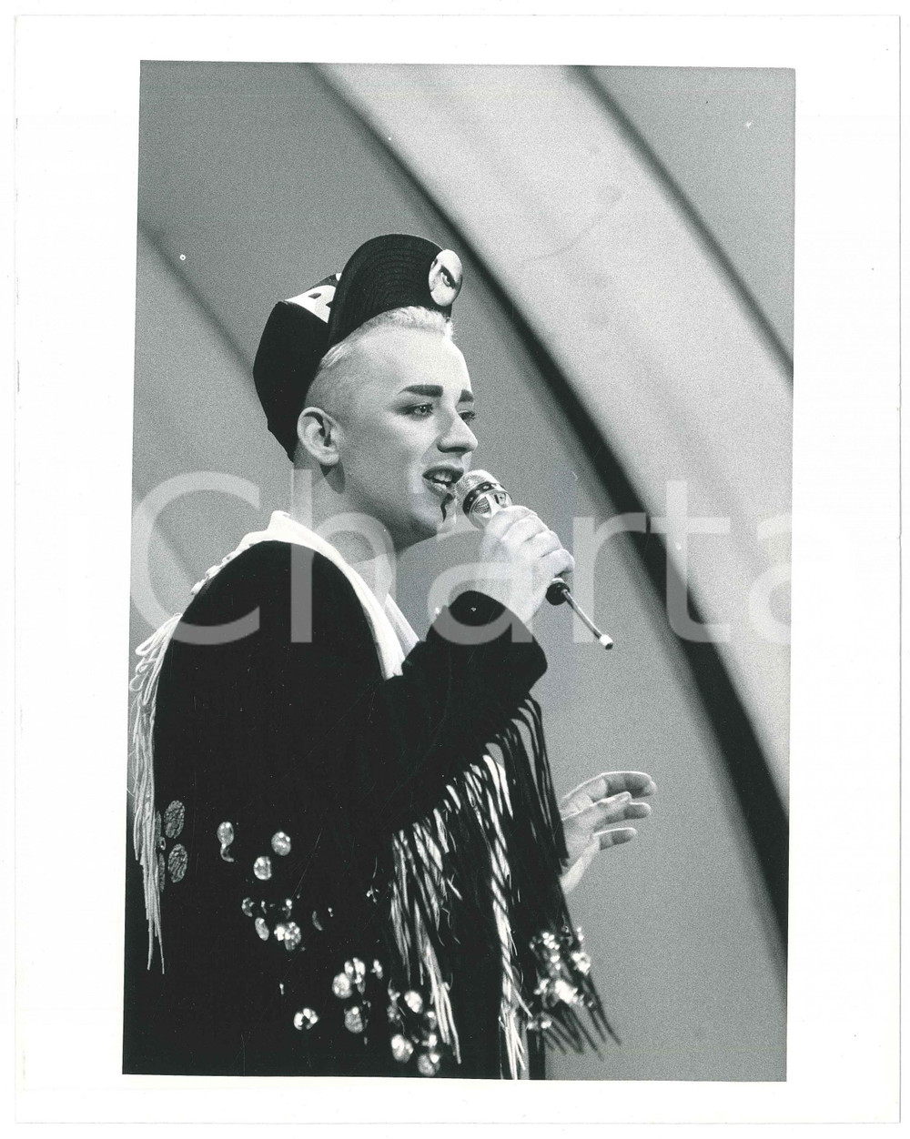Fotografia d epoca originale 1987 SAINT VINCENT ESTATE  BOY GEORGE sul palco  Foto 20x25 cm 1