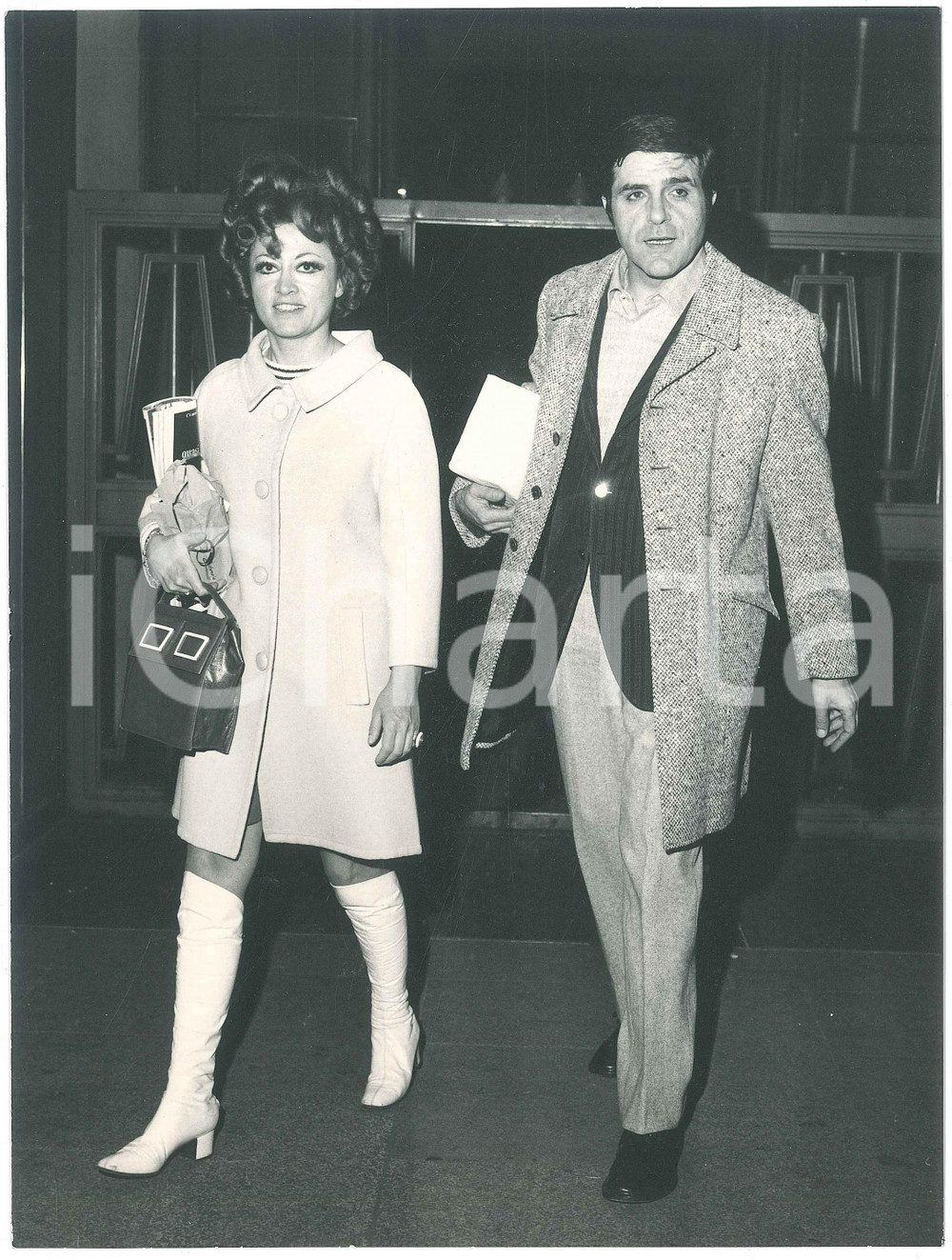 Fotografia d epoca originale 1970 ca COSTUME ITALIA  Aldo GIUFFRÃ‰ con la moglie Liana TROUCHÃ‰  Foto 1 1