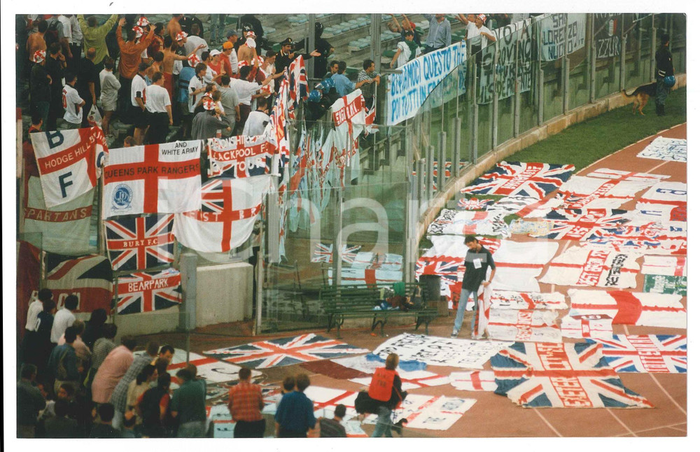 Fotografia d epoca originale 1997 ROMA Calcio ITALIA  INGHILTERRA 00 Bandiere inglesi  Foto 20x12 cm 1
