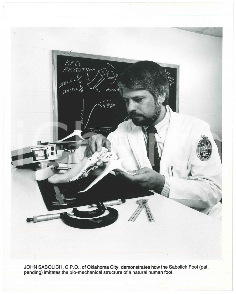 Fotografia d epoca originale 1985 ca OKLAHOMA CITY John SABOLICH with the Sabolich Foot  Photo 20x25 cm 1