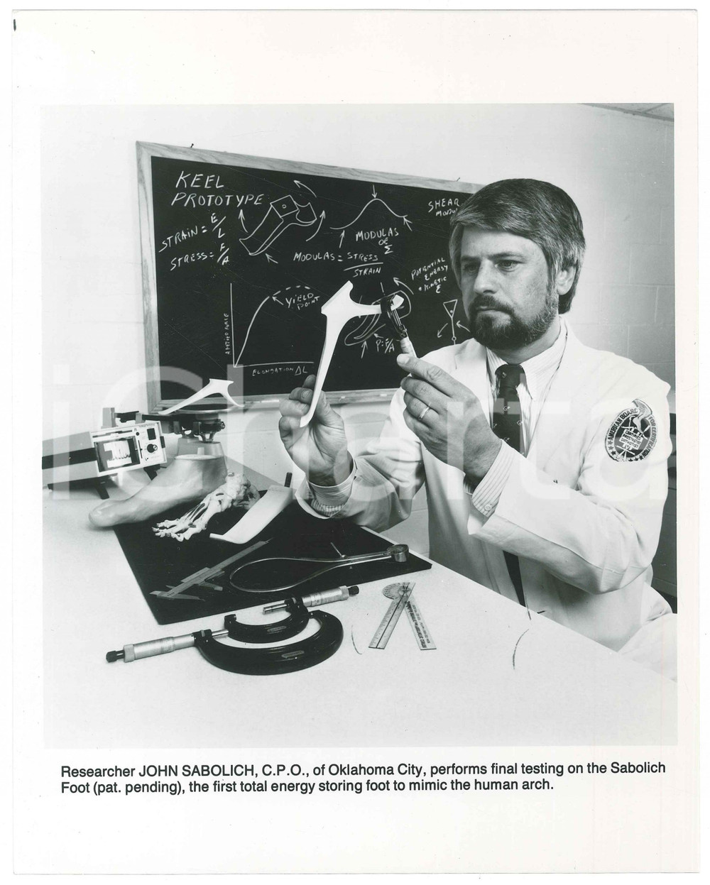 Fotografia d epoca originale 1985 ca OKLAHOMA CITY John SABOLICH with the Sabolich Foot  Photo 20x25 cm 1 1