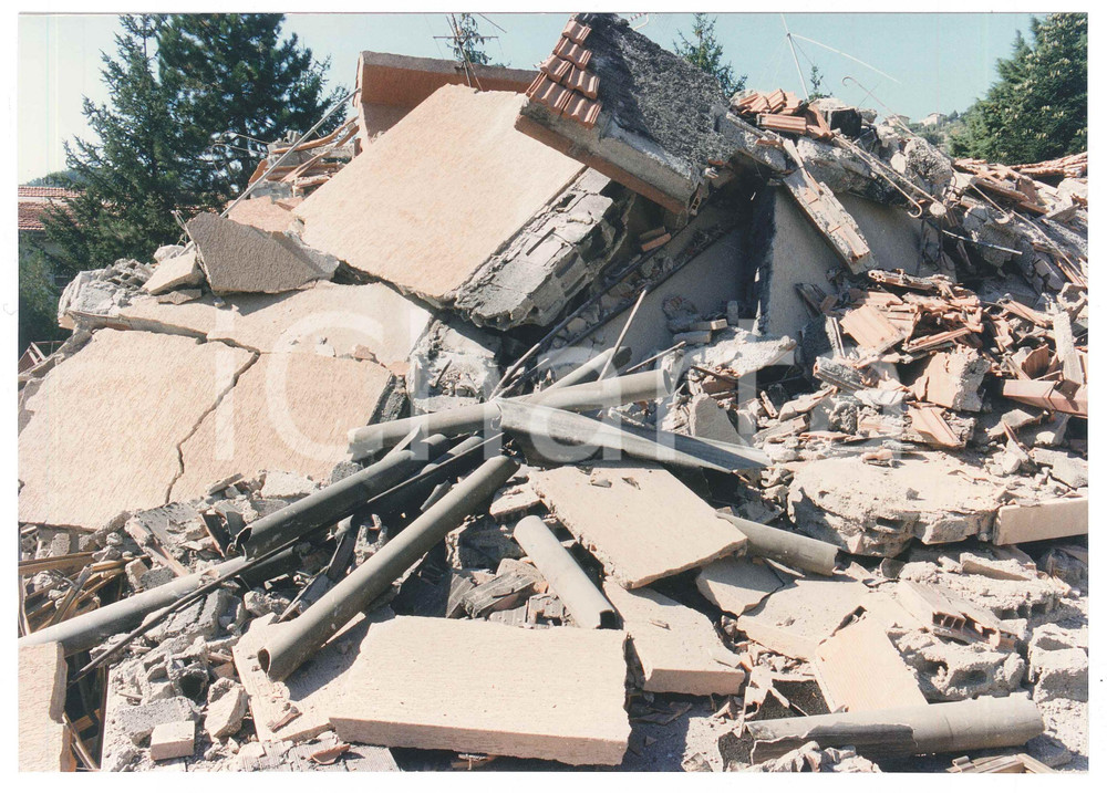 Fotografia d epoca originale 1997 TERREMOTO DI NOCERA UMBRA Macerie di abitazione  Foto 25x18 cm 1 1