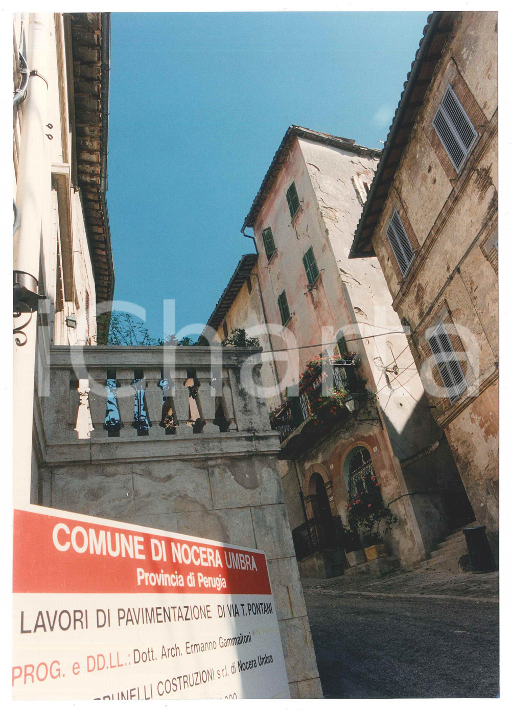 Fotografia d epoca originale 1997 TERREMOTO DI NOCERA UMBRA Via T. Pontani  Edifici danneggiati  Foto 18x25 1