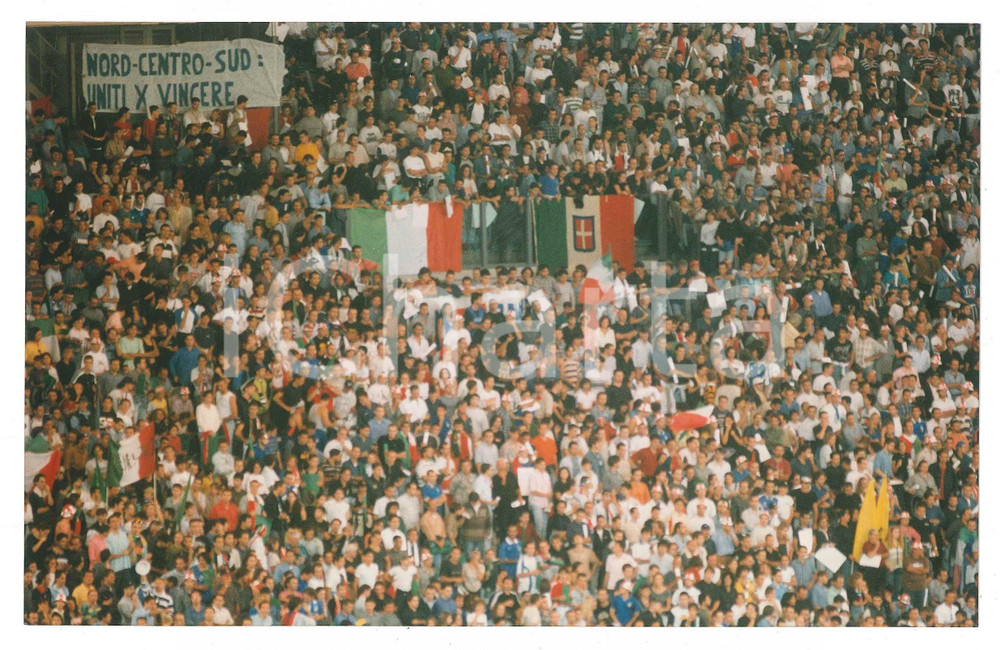 Fotografia d epoca originale 1997 ROMA Calcio ITALIA  INGHILTERRA 00 Tifosi italiani  Foto 20x12 cm 3 1