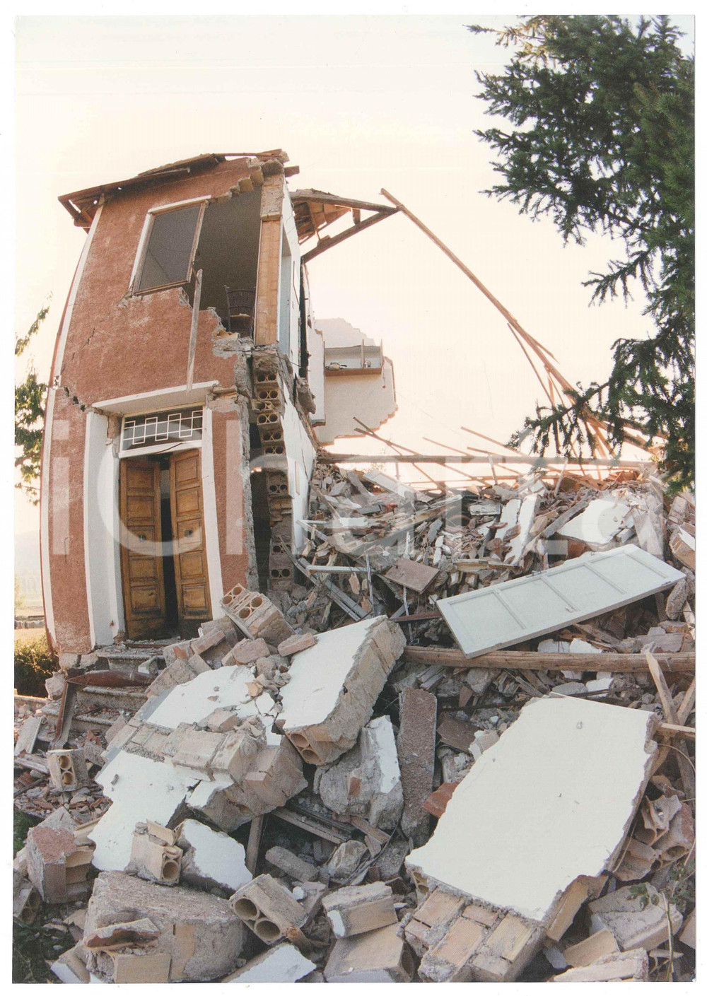 Fotografia d epoca originale 1997 TERREMOTO DI TERNI  CESI  Abitazione distrutta dal sisma  Foto 18x25 2 1
