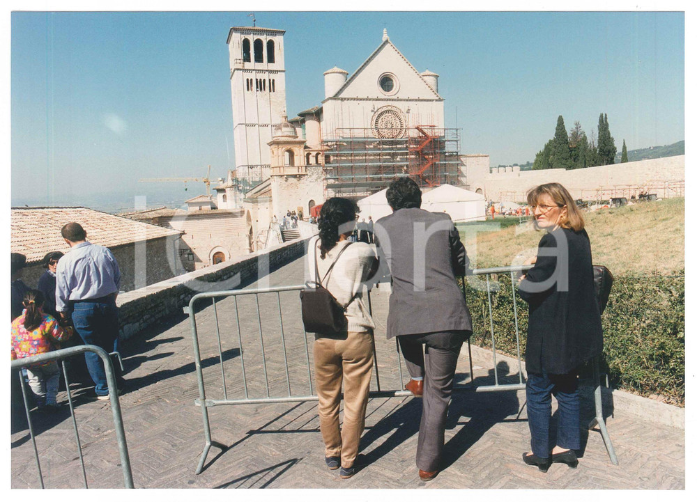 Fotografia d epoca originale 1997 TERREMOTO ASSISI Basilica di San Francesco  Primi restauri Foto 25x18 cm 1