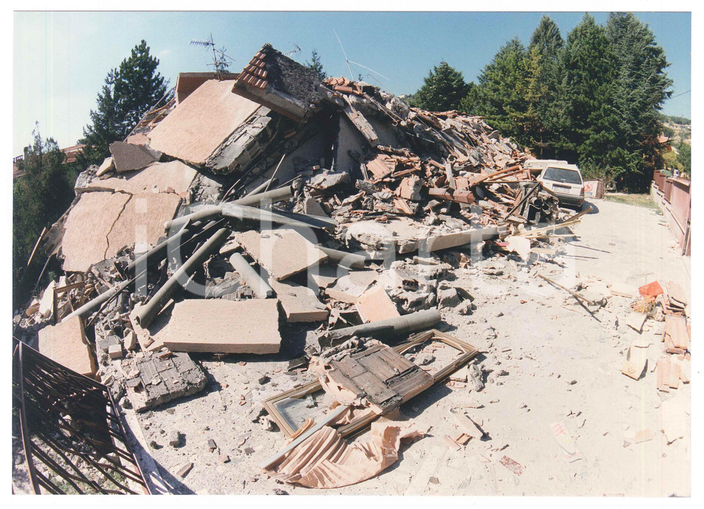 Fotografia d epoca originale 1997 TERREMOTO DI NOCERA UMBRA Macerie di abitazione  Foto 25x18 cm 3 1