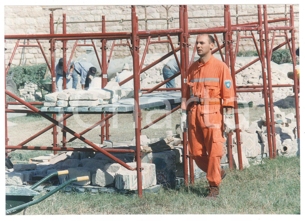 1997 TERREMOTO DI ASSISI Recupero dei mattoni della Basilica - Foto 25x18 cm (1)