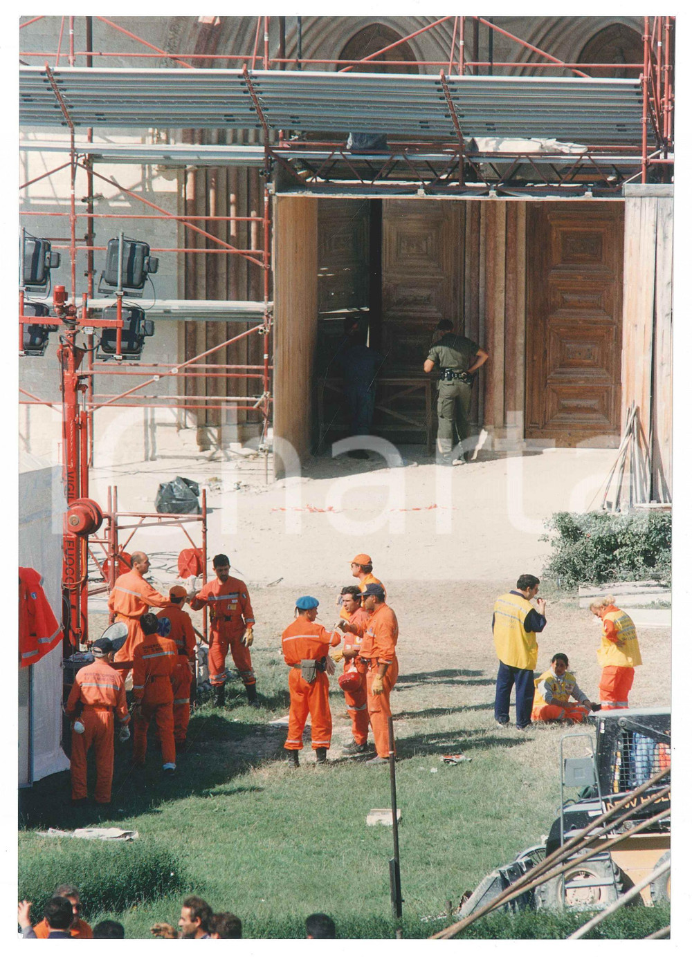 1997 TERREMOTO DI ASSISI Basilica San Francesco - Volontari - Foto 18x25 cm