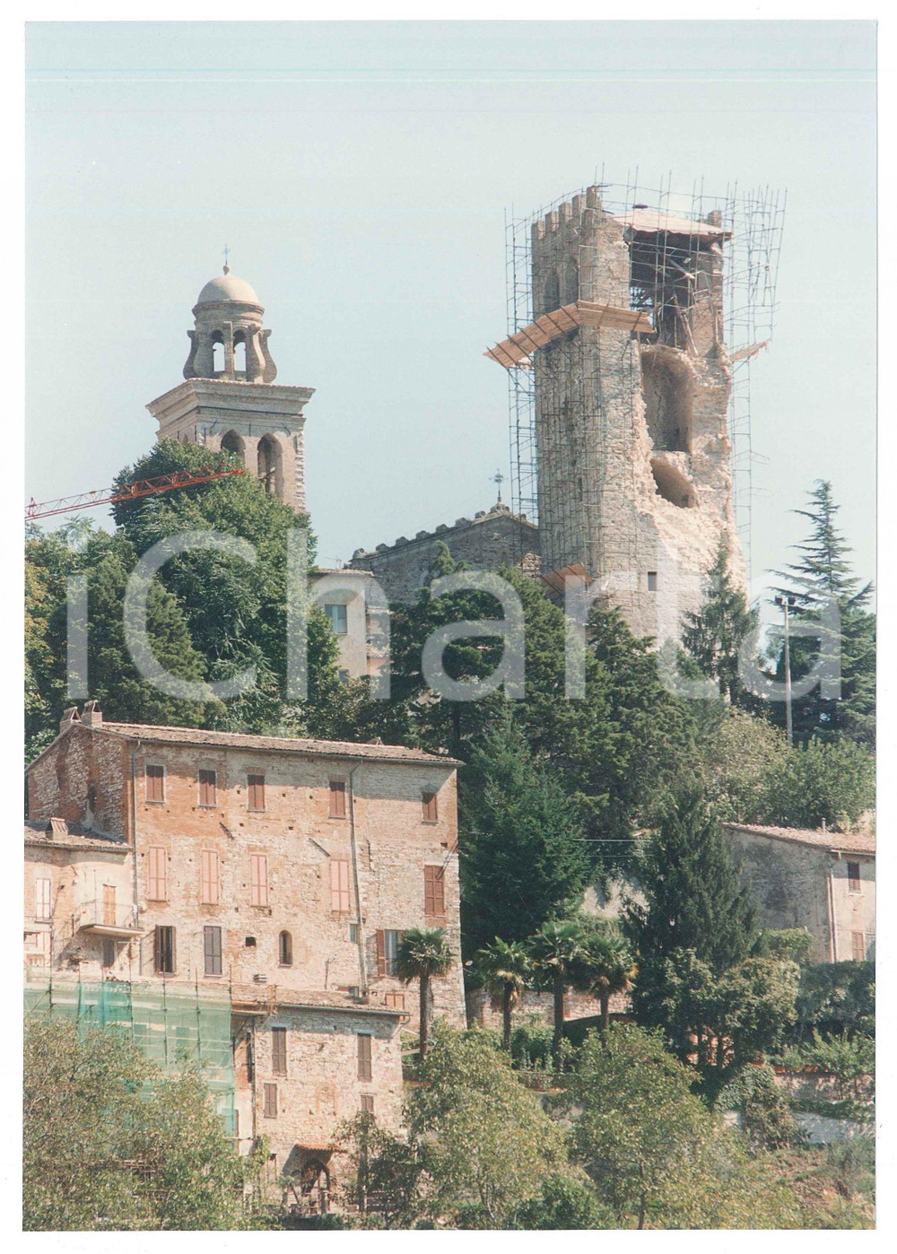 Fotografia d epoca originale 1997 TERREMOTO DI NOCERA UMBRA La Torre civica danneggiata  Foto 18x25 cm 2 1