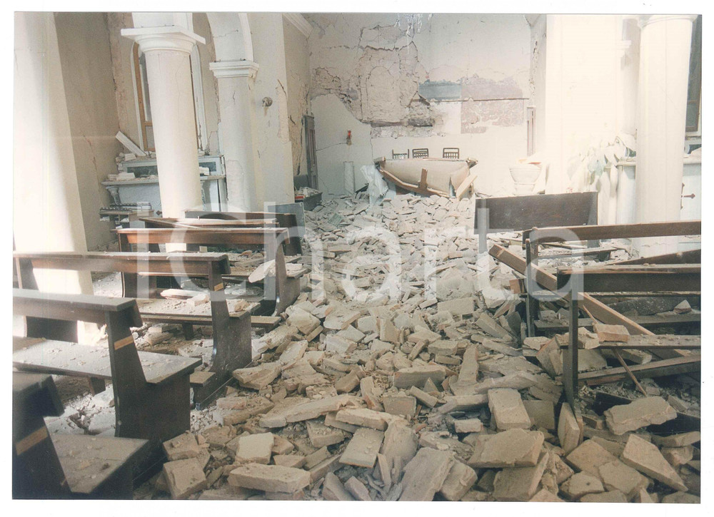 Fotografia d epoca originale 1997 TERREMOTO NOCERA UMBRA  STRAVIGNANO  Macerie Chiesa di Santa Maria  Foto 1