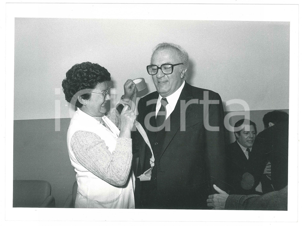 Fotografia d epoca originale 1983 RAIDUE  BLITZ Federico FELLINI Marcello MASTROIANNI Foto 24x18 cm 1