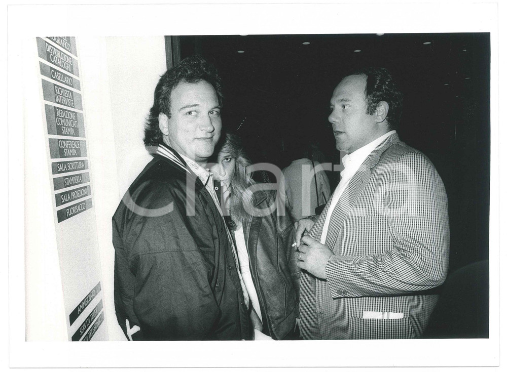 Fotografia d epoca originale 1990 ca VENEZIA  MOSTRA DEL CINEMA Jim BELUSHI Carlo VERDONE Foto 24x18 cm 1 1