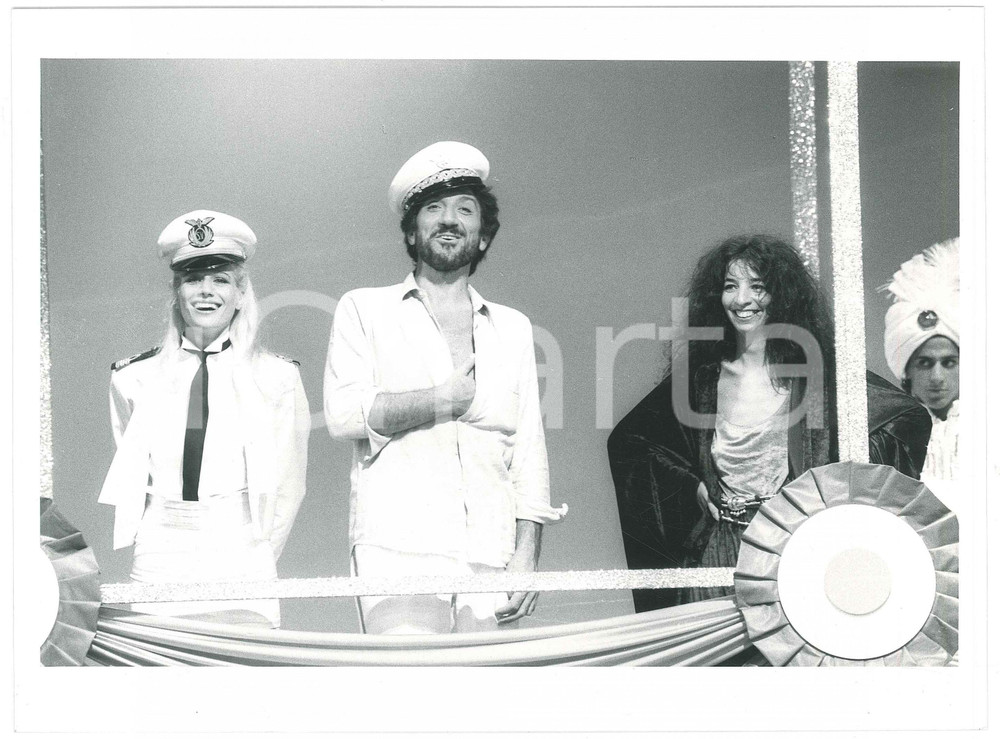 Fotografia d epoca originale 1983 RAI  FANTASTICO 4 Gigi PROIETTI Heather PARISI Teresa DE SIO Foto 24x18 1