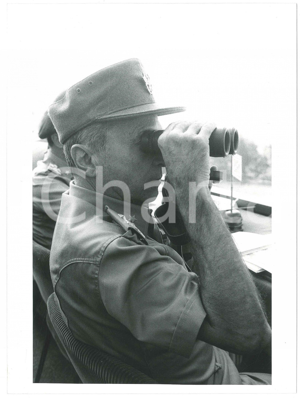 Fotografia d epoca originale 1990 ca ESERCITO ITALIANO Generale Luigi POLI con binocolo  Foto 18x24 cm 1