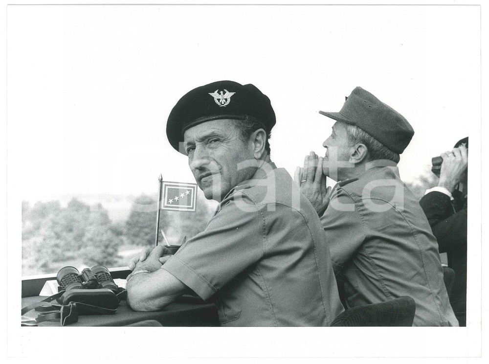 Fotografia d epoca originale 1985 ca ESERCITO ITALIANO Generali Riccardo BISOGNERO Luigi POLI Foto 24x18 cm 1
