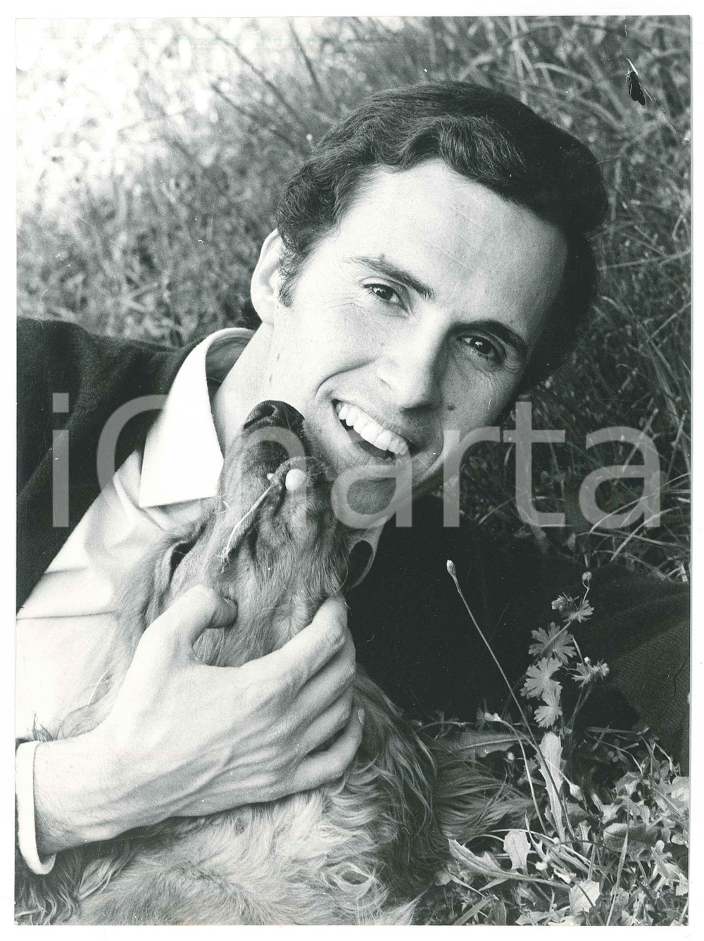 Fotografia d epoca originale 1970 ca COSTUME Ritratto di Riccardo DEL TURCO con un cane  Foto 18x24 3 1
