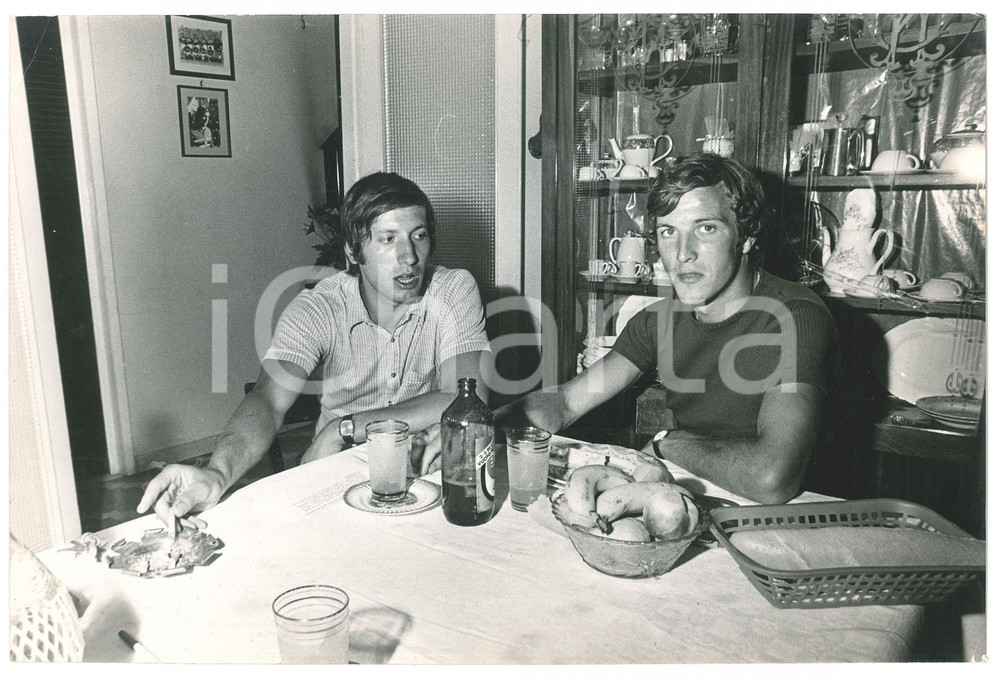 Fotografia d epoca originale 1970 ca VIAREGGIO Marcello LIPPI in famiglia con Gedeone CARMIGNANI 2 Foto 1